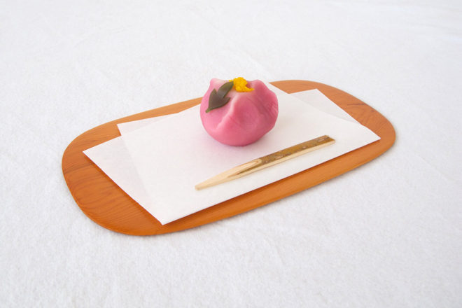 工房201番の | 木の銘々皿が加わりました