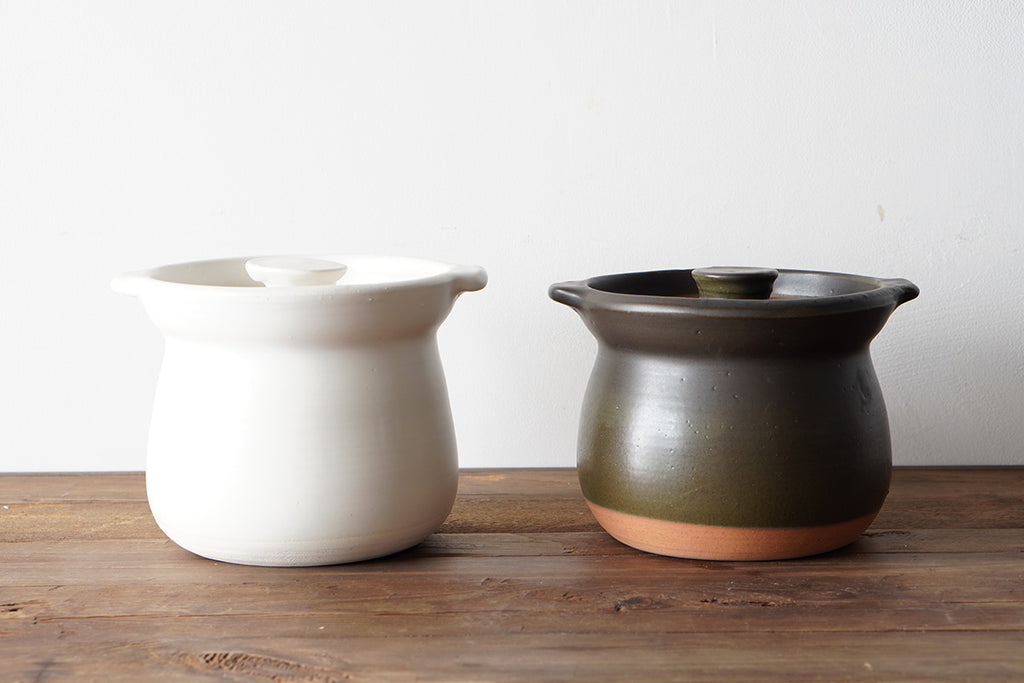 ごはん炊き鍋3合は、白と黒からお選びいただけます。