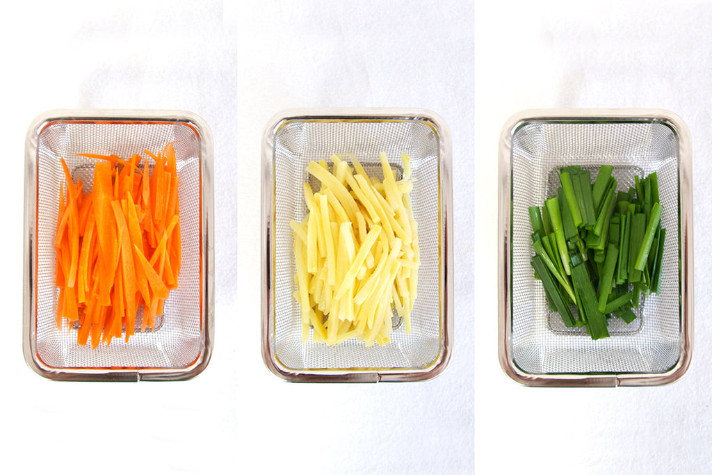 Kajidonya | Stacking colander and square tray