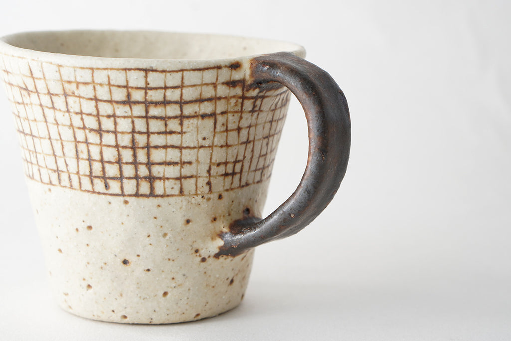 Yuniko Kanari | Mug with Check and Dot Pattern