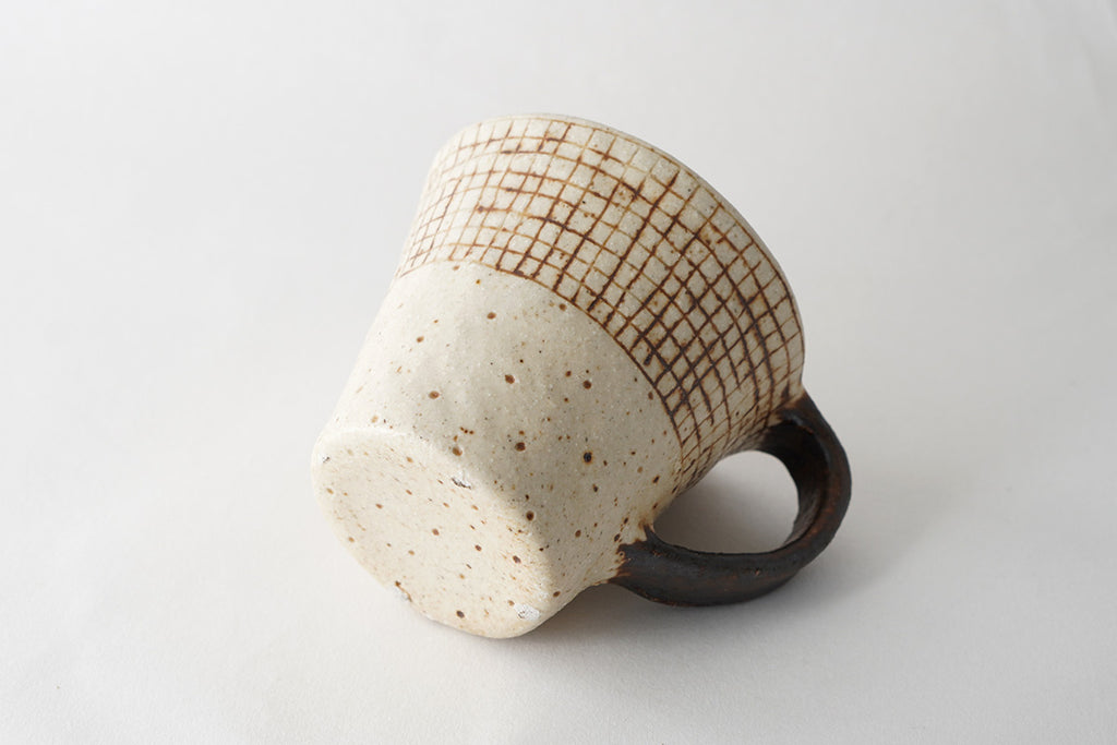 Yuniko Kanari | Mug with Check and Dot Pattern