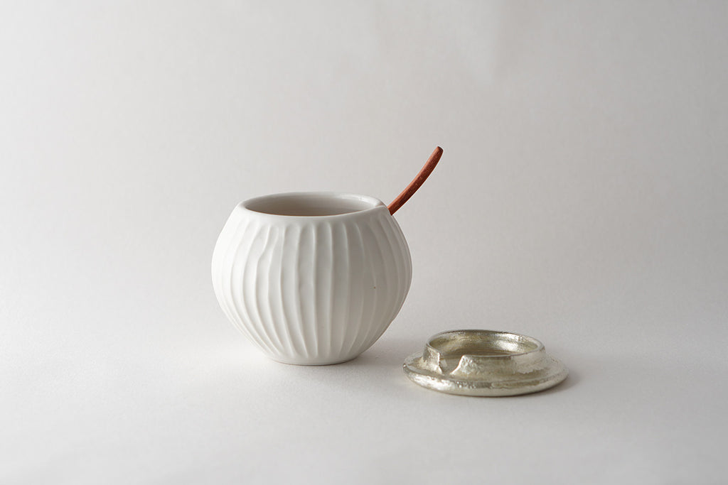 馬場勝文陶工房 ｜ 白磁マット すずふたシュガーポット 匙付き［丸］