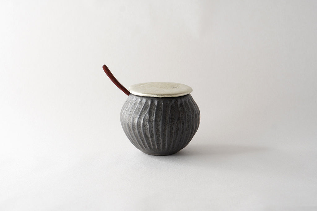 馬場勝文陶工房 ｜ 黒釉 すずふたシュガーポット 匙付き［丸］