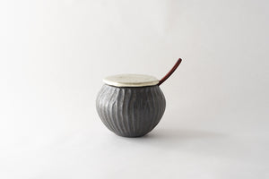 馬場勝文陶工房 ｜ 黒釉 すずふたシュガーポット 匙付き［丸］