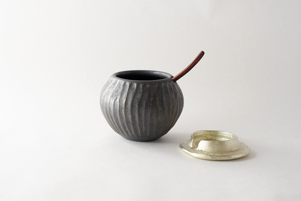 馬場勝文陶工房 ｜ 黒釉 すずふたシュガーポット 匙付き［丸］