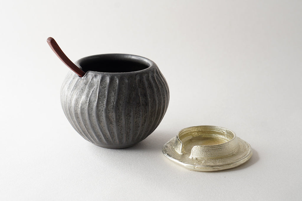 馬場勝文陶工房 ｜ 黒釉 すずふたシュガーポット 匙付き［丸］