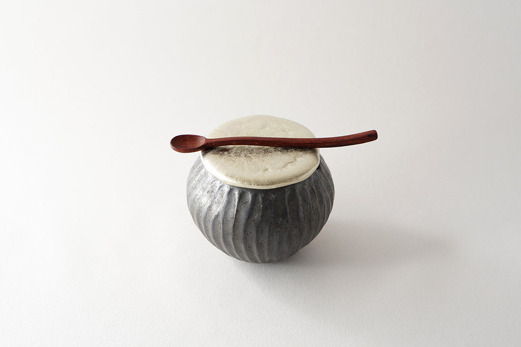 馬場勝文陶工房 ｜ 黒釉 すずふたシュガーポット 匙付き［丸］