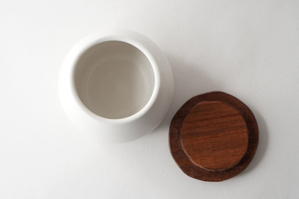 馬場勝文陶工房 ｜ 白磁マット 木のふたもの