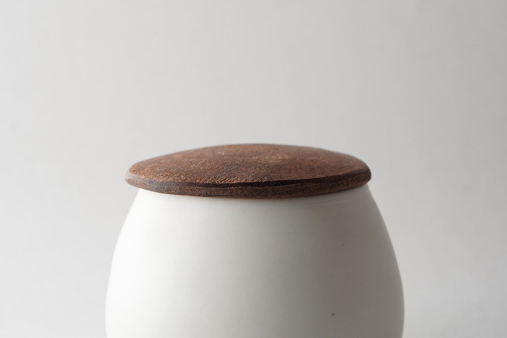 馬場勝文陶工房 ｜ 白磁マット 木のふたもの