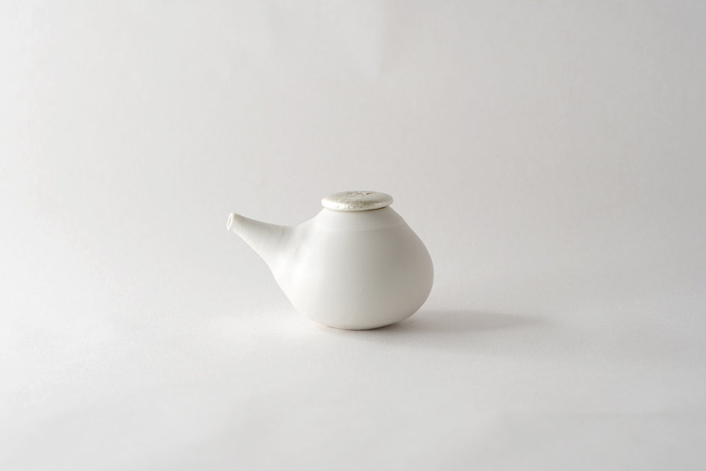馬場勝文陶工房 ｜ 白磁マット すずふた醤油差し［丸］