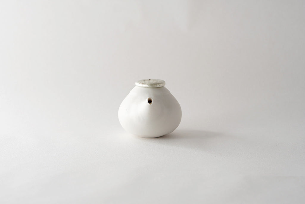 馬場勝文陶工房 ｜ 白磁マット すずふた醤油差し［丸］