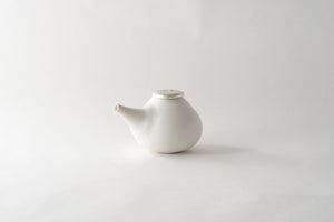 馬場勝文陶工房 ｜ 白磁マット すずふた醤油差し［丸］