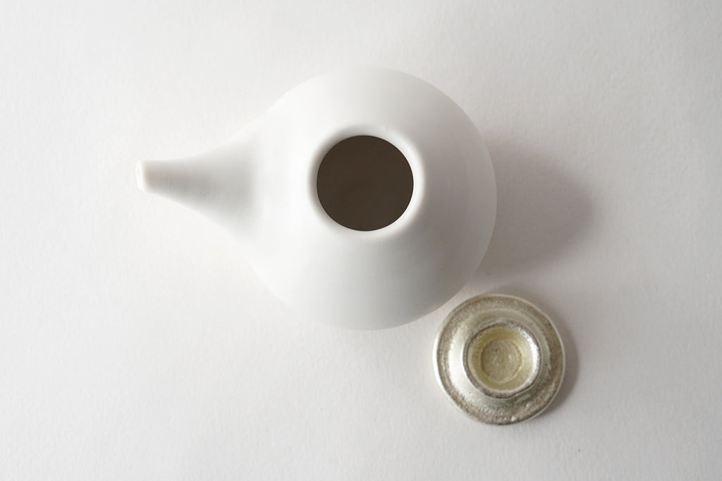 馬場勝文陶工房 ｜ 白磁マット すずふた醤油差し［丸］