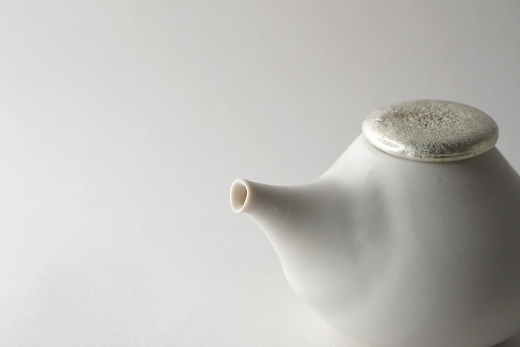 馬場勝文陶工房 ｜ 白磁マット すずふた醤油差し［丸］