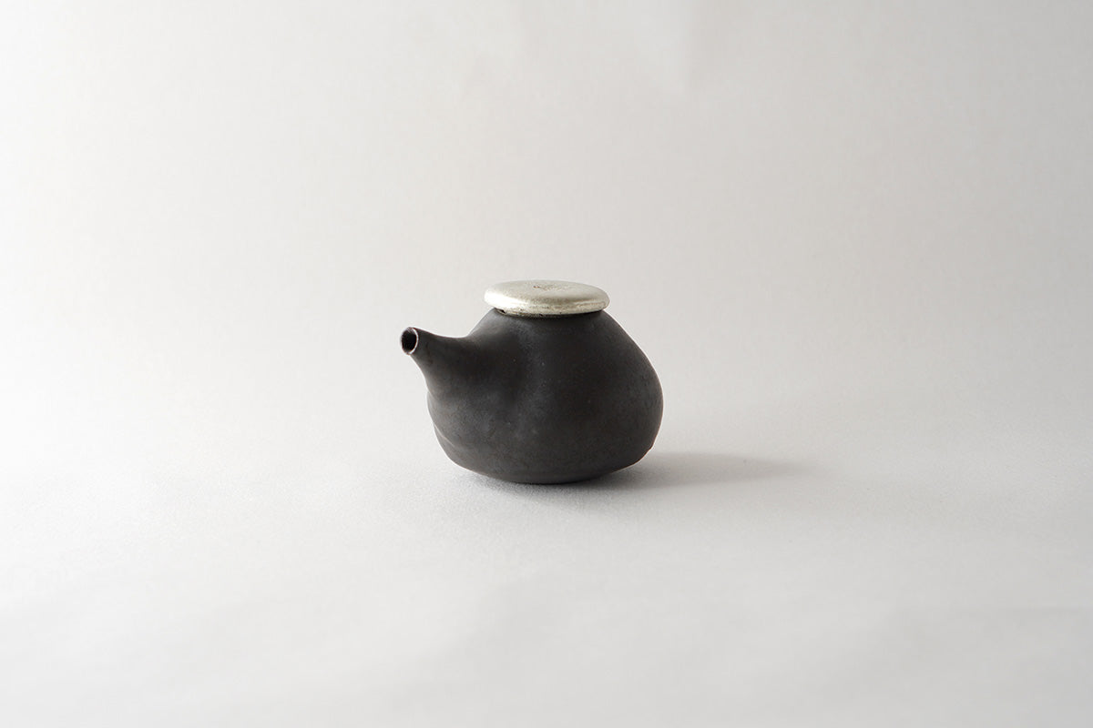 馬場勝文陶工房 ｜ 黒釉 すずふた醤油差し［丸］