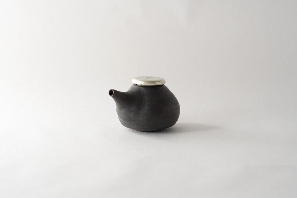 馬場勝文陶工房 ｜ 黒釉 すずふた醤油差し［丸］