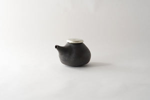 馬場勝文陶工房 ｜ 黒釉 すずふた醤油差し［丸］