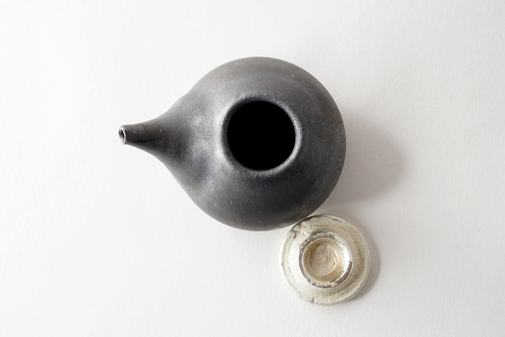 馬場勝文陶工房 ｜ 黒釉 すずふた醤油差し［丸］