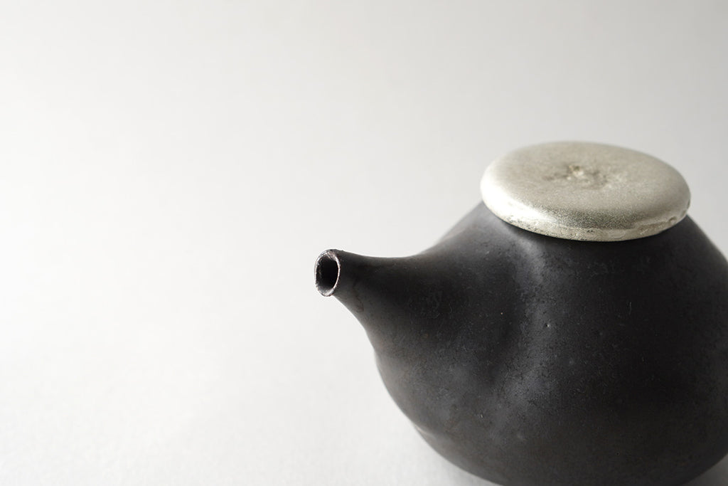 馬場勝文陶工房 ｜ 黒釉 すずふた醤油差し［丸］