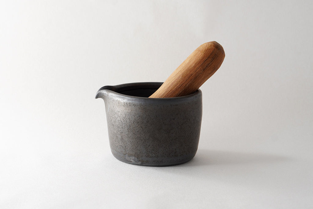 馬場勝文陶工房 ｜ 黒釉 片口すり鉢 すりこぎ棒付