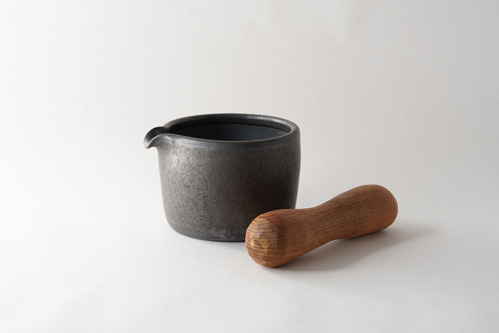 馬場勝文陶工房 ｜ 黒釉 片口すり鉢 すりこぎ棒付